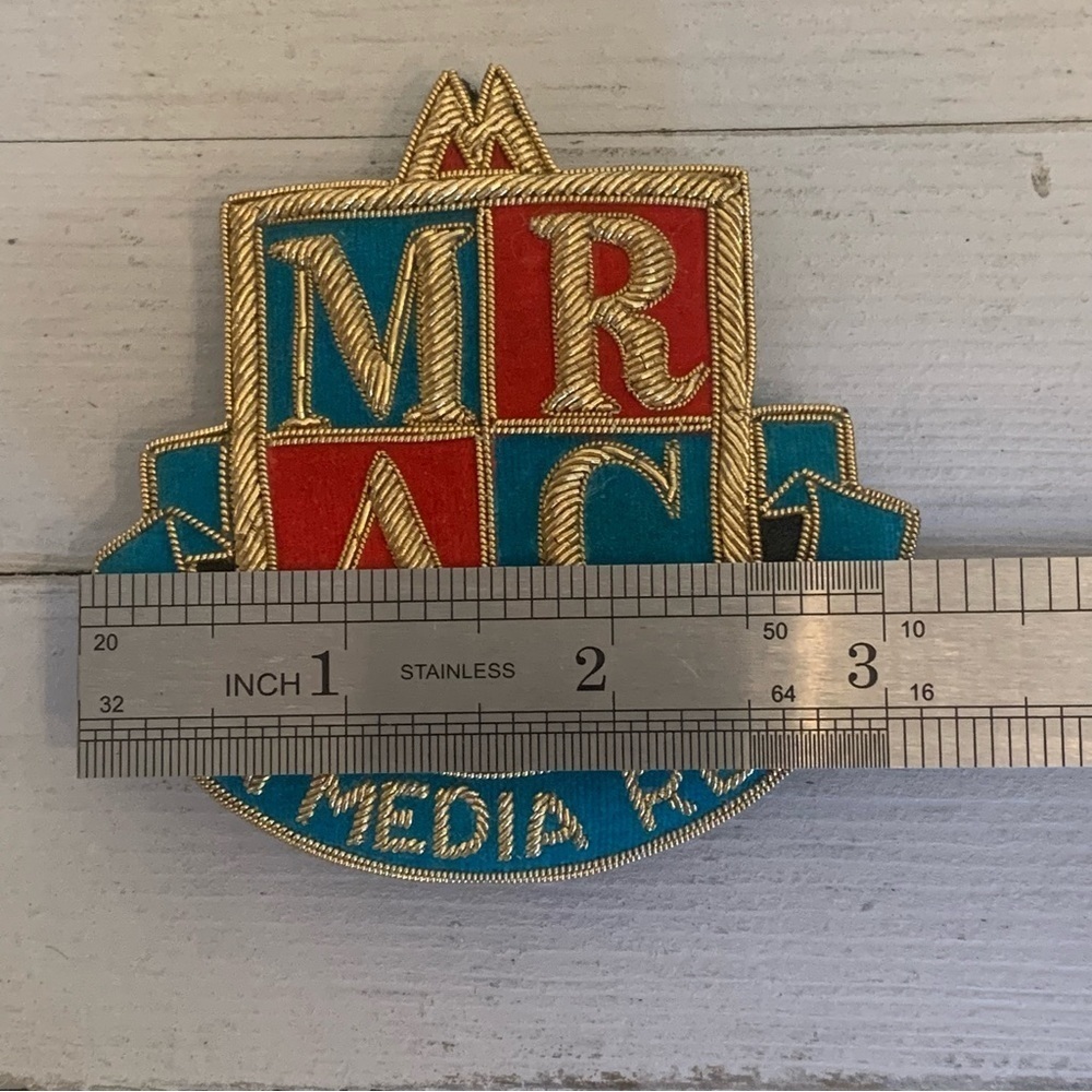 Vintage MRAC IN MEDIA RES Crest Emblem Badge Gold Bullion Embroidery With Case - Picture 8 of 9